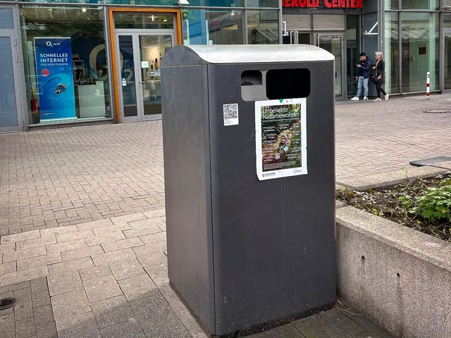 Papierkorb mit QR-Code in Norderstedt