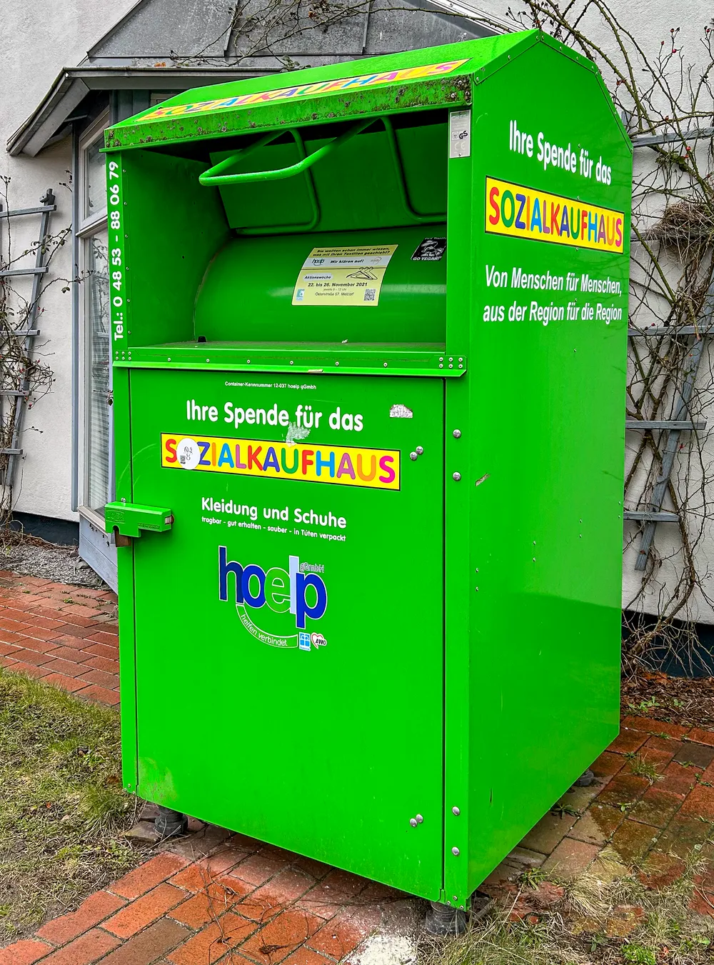 Altkleidercontainer der hoelp gGmbH